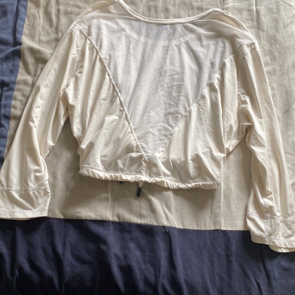 Ptula activewear mesh long sleeve crop size L - Picture 2 of 3